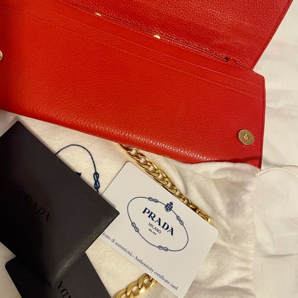 Prada wallet on chain. 100 💯 authentic - Picture 2 of 10